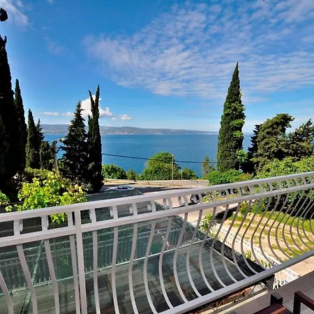 Apartment Gabi Omis