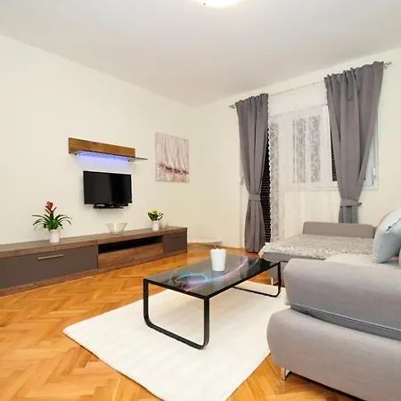 Apartment Gabi Omis